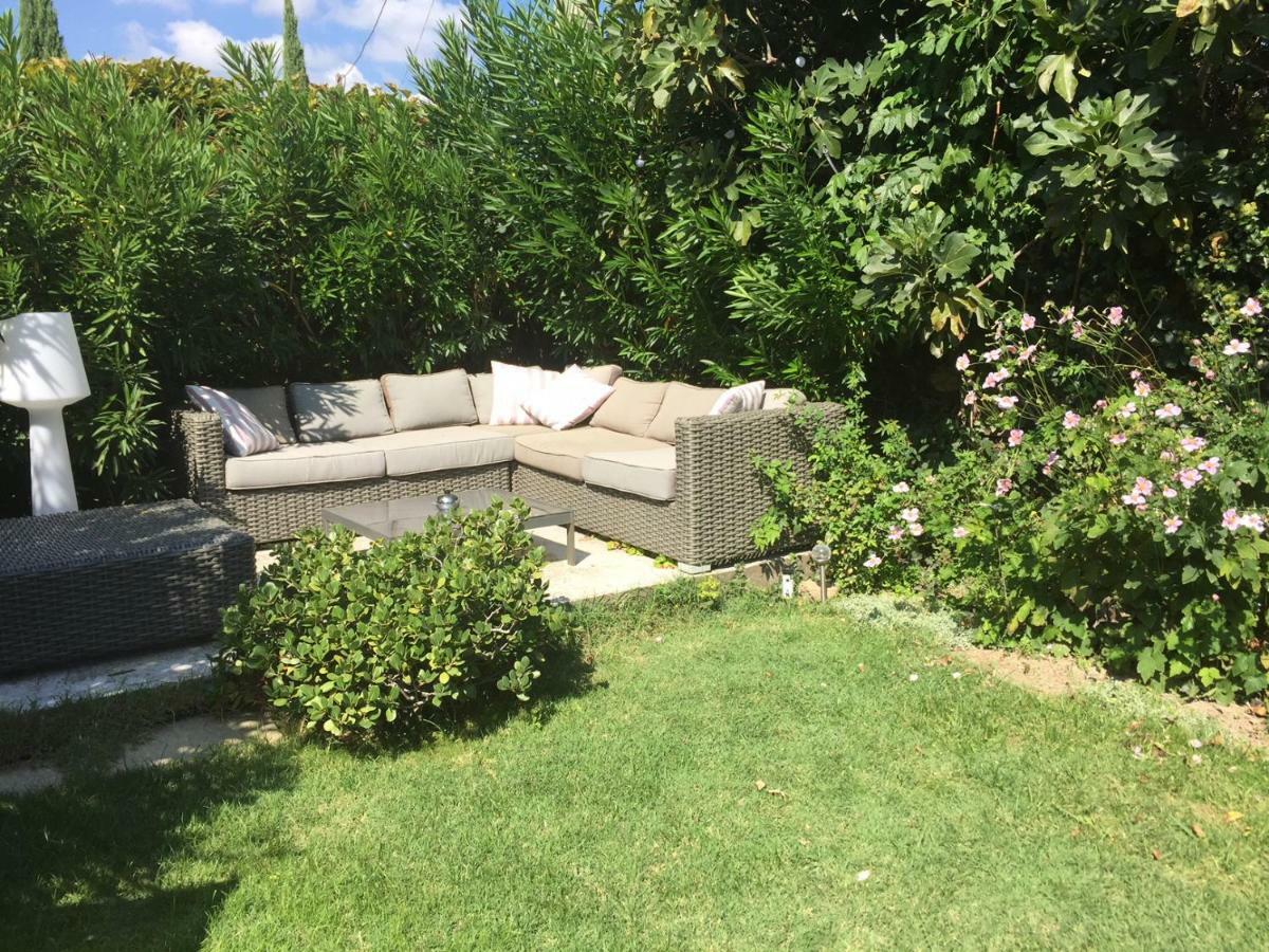 Les Aiguieres En Provence Bed & Breakfast Suze la Rousse Bagian luar foto