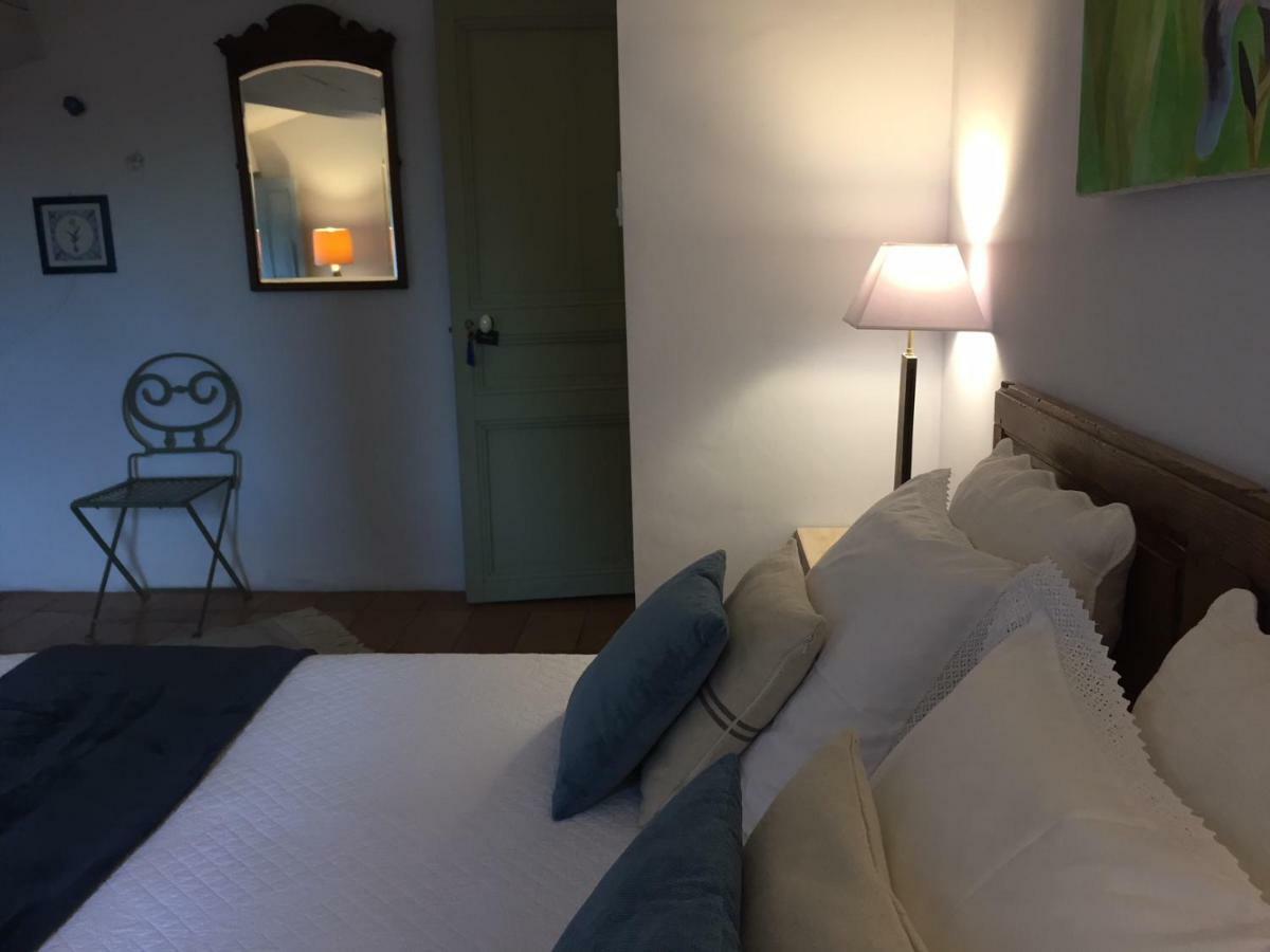 Les Aiguieres En Provence Bed & Breakfast Suze la Rousse Bagian luar foto